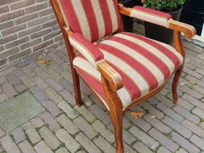 Fauteuil, strepen lopen mooi door.